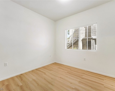 10245 S Maryland Parkway - Photo Thumbnail 19