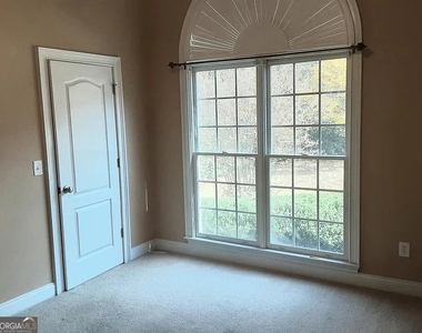 1070 Camden Park Drive - Photo Thumbnail 9