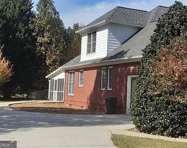 1070 Camden Park Drive - Photo Thumbnail 10