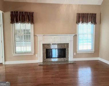 1070 Camden Park Drive - Photo Thumbnail 5