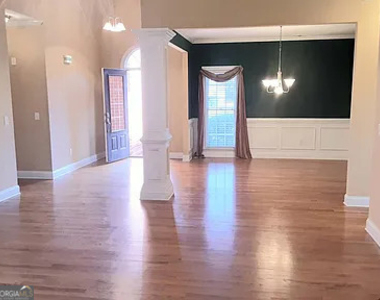 1070 Camden Park Drive - Photo Thumbnail 6