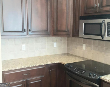 1070 Camden Park Drive - Photo Thumbnail 2