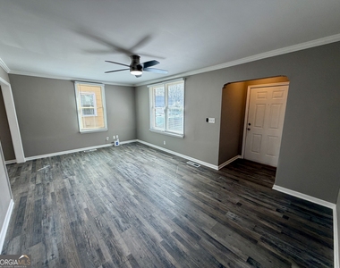 2912 Glenwood Avenue Se - Photo Thumbnail 3