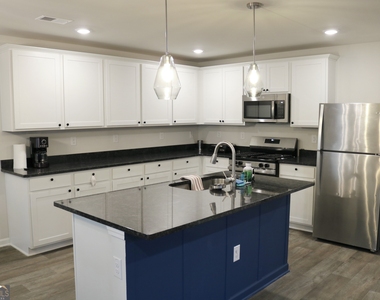 204 River Meadow Drive - Photo Thumbnail 7
