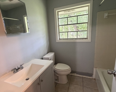 1045 Laurel Court Nw - Photo Thumbnail 7