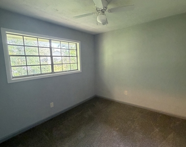 1045 Laurel Court Nw - Photo Thumbnail 6