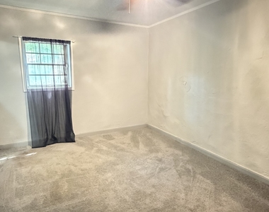 1045 Laurel Court Nw - Photo Thumbnail 4