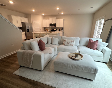 272 Abbott Road - Photo Thumbnail 3