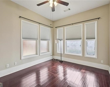 745 Fountainhead Lane Ne - Photo Thumbnail 3