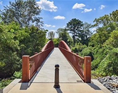 745 Fountainhead Lane Ne - Photo Thumbnail 40