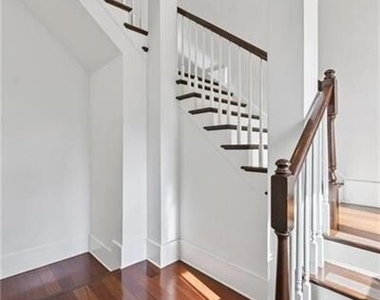 745 Fountainhead Lane Ne - Photo Thumbnail 5