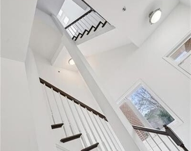 745 Fountainhead Lane Ne - Photo Thumbnail 6