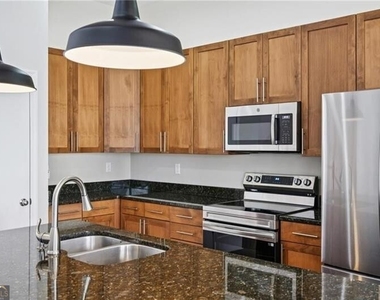 745 Fountainhead Lane Ne - Photo Thumbnail 15