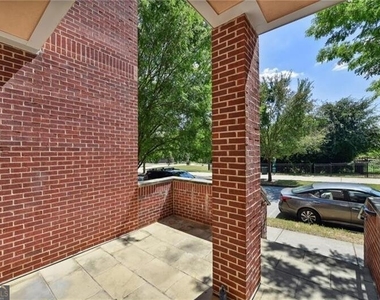 745 Fountainhead Lane Ne - Photo Thumbnail 1