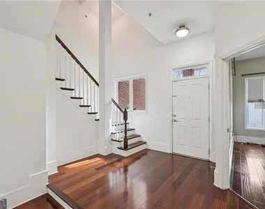 745 Fountainhead Lane Ne - Photo Thumbnail 2