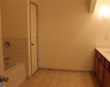 6065 Apple Rose Drive - Photo Thumbnail 18