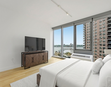 554 West 54th Street - Photo Thumbnail 3