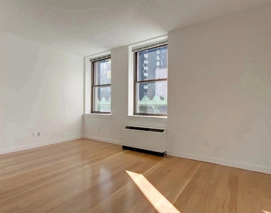 37 Wall Street - Photo Thumbnail 1