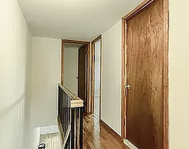 29 7th Avenue - Photo Thumbnail 3