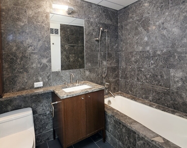 East 59th Street - Photo Thumbnail 5
