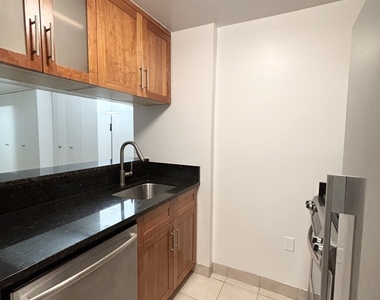 West 55th Street - Photo Thumbnail 2
