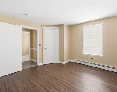 89 Main St - Photo Thumbnail 8