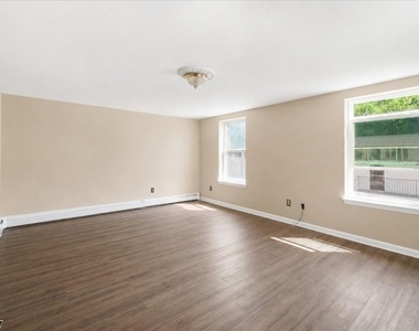 89 Main St - Photo Thumbnail 1