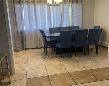 538 Ocean Boulevard - Photo Thumbnail 2