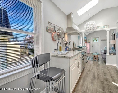 604 1/2 12th Avenue - Photo Thumbnail 10