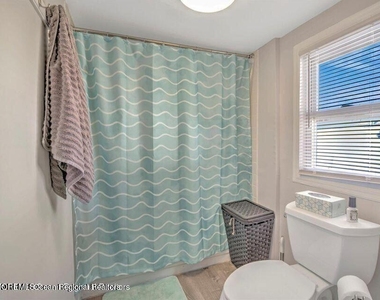 604 1/2 12th Avenue - Photo Thumbnail 17