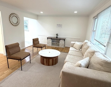 24 Berger Avenue - Photo Thumbnail 7