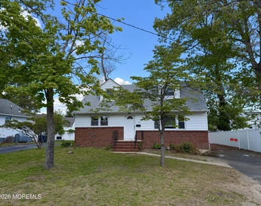 24 Berger Avenue - Photo Thumbnail 6