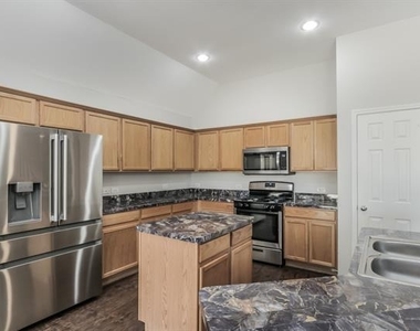 631 Magnolia Lane - Photo Thumbnail 4