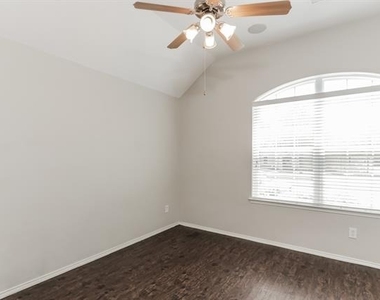 631 Magnolia Lane - Photo Thumbnail 8
