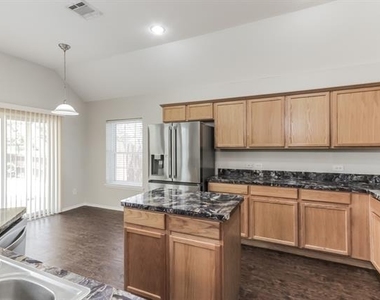 631 Magnolia Lane - Photo Thumbnail 5