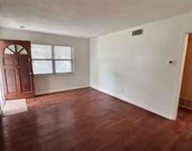 3527 S Ewing Avenue - Photo Thumbnail 7