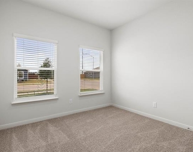 1528 Harvester Drive - Photo Thumbnail 7