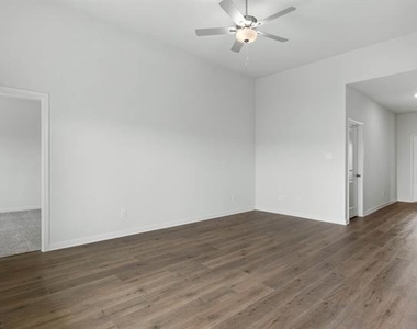 1528 Harvester Drive - Photo Thumbnail 4