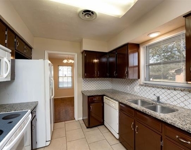 1605 Arrowhead - Photo Thumbnail 10
