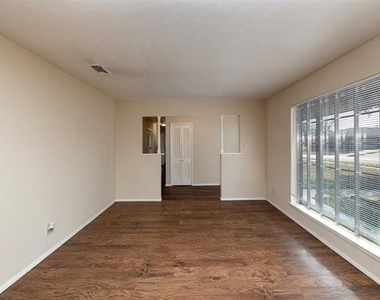 1605 Arrowhead - Photo Thumbnail 6