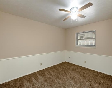 1605 Arrowhead - Photo Thumbnail 13