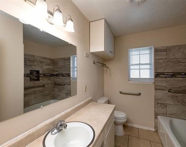 1605 Arrowhead - Photo Thumbnail 25