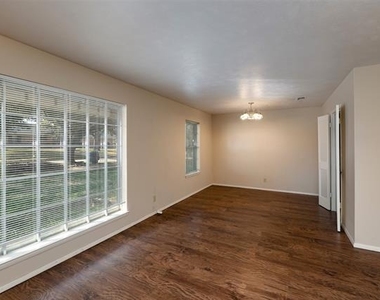1605 Arrowhead - Photo Thumbnail 5