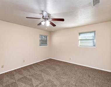 1605 Arrowhead - Photo Thumbnail 21