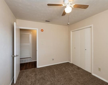 1605 Arrowhead - Photo Thumbnail 19