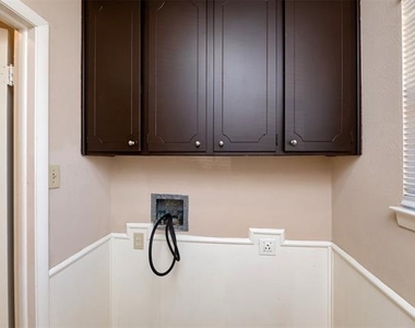 1605 Arrowhead - Photo Thumbnail 16