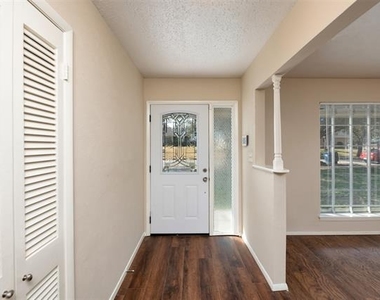 1605 Arrowhead - Photo Thumbnail 4