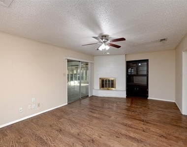 1605 Arrowhead - Photo Thumbnail 7