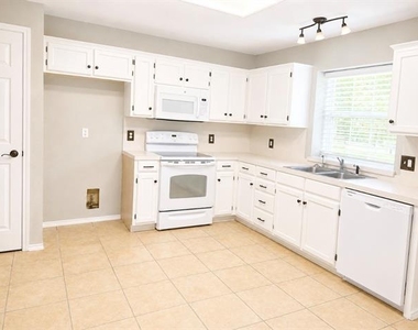 115 Trinity Street - Photo Thumbnail 3