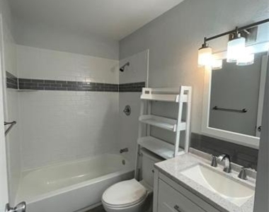 105 W Doyle #20 Street - Photo Thumbnail 3